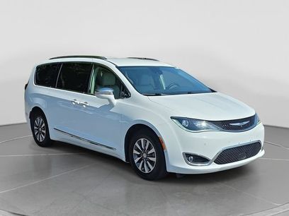 Used 2020 Chrysler Pacifica Limited w/ Advanced Safetytec Group