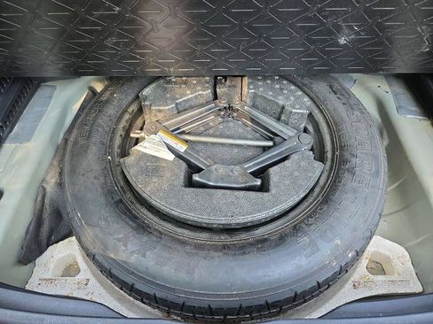 Used 2021 Toyota RAV4 XLE AWD/4WD image 34