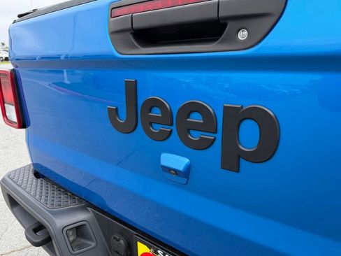Used 2022 Jeep Gladiator Sport AWD/4WD image 11