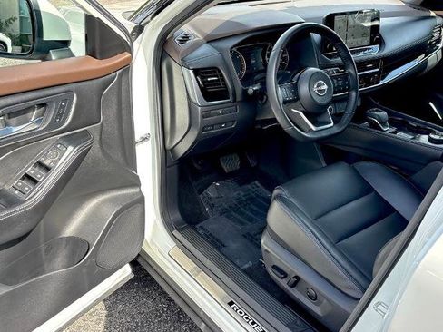 Certified 2023 Nissan Rogue SL w/ SL Premium Package AWD/4WD image 13