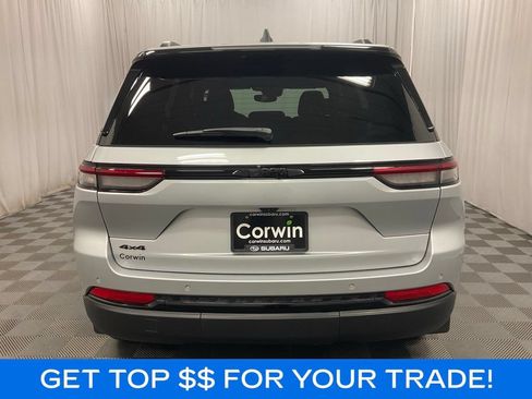 Used 2024 Jeep Grand Cherokee Altitude AWD/4WD image 3