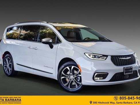 New 2026 Chrysler Pacifica Pinnacle w/ Trailer Tow Group AWD/4WD image 1