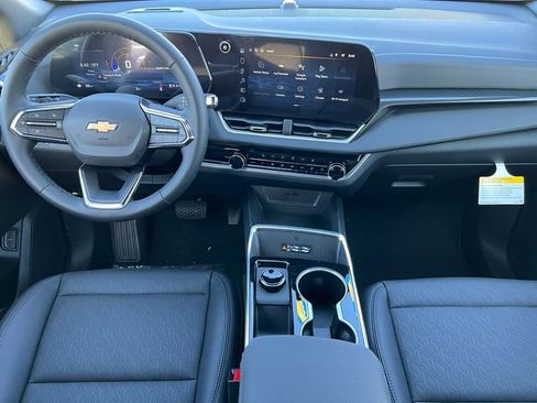 New 2026 Chevrolet Equinox LT w/ Convenience Package II image 2