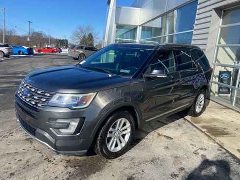 Used 2017 Ford Explorer XLT w/ Equipment Group 202A image 2