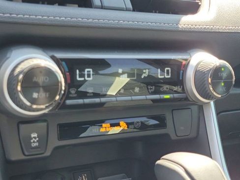 Used 2025 Toyota RAV4 XLE image 28