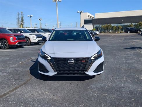 Used 2024 Nissan Altima 2.5 SR image 3