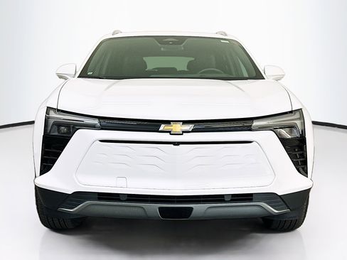 Used 2024 Chevrolet Blazer EV LT image 2