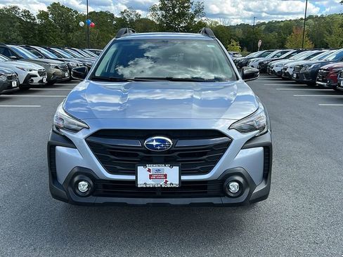 Used 2025 Subaru Outback Premium image 2