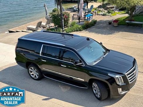 Used 2018 Cadillac Escalade ESV Luxury AWD/4WD image 2