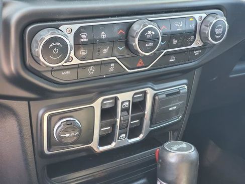 Used 2021 Jeep Wrangler Unlimited Sahara w/ LED Lighting Group AWD/4WD image 15