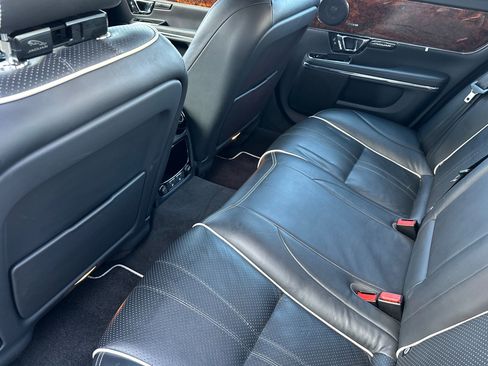 Used 2019 Jaguar XJ R-Sport image 26