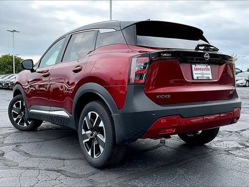 Used 2025 Nissan Kicks SR FWD image 3