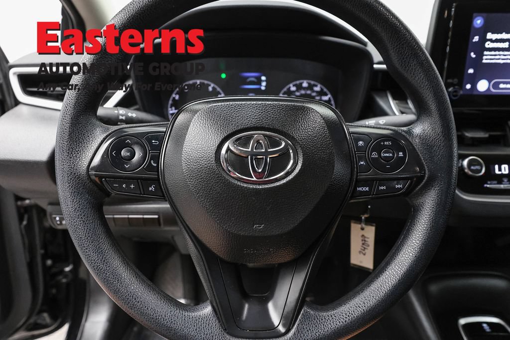 Used 2025 Toyota Corolla LE FWD image 11