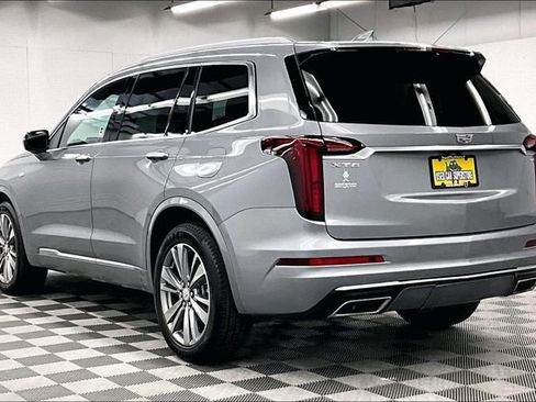 Used 2025 Cadillac XT6 Premium Luxury image 3