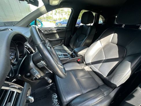 Certified 2020 Porsche Macan AWD/4WD image 5