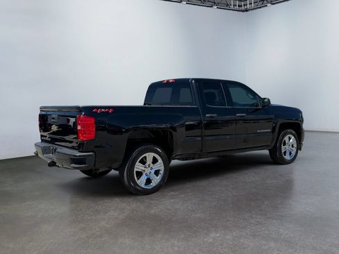 Used 2019 Chevrolet Silverado 1500 Custom w/ Custom Convenience Package AWD/4WD image 3