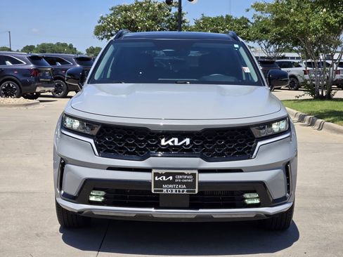 Used 2023 Kia Sorento EX w/ Panoramic Sunroof Package FWD image 11