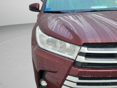 Used 2017 Toyota Highlander XLE image 11