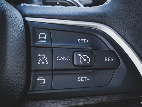 Used 2022 Jeep Grand Cherokee Limited 4xe image 19