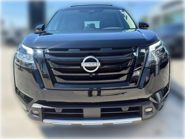 Used 2024 Nissan Pathfinder SL w/ Black Appearance Package FWD image 2