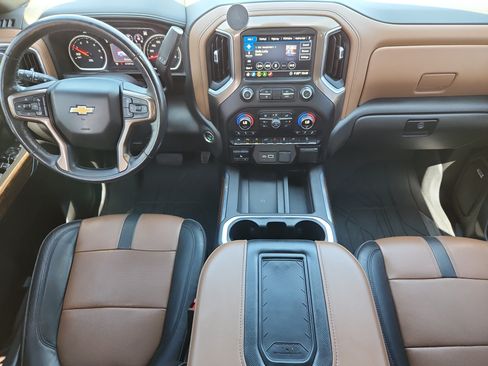 Used 2020 Chevrolet Silverado 1500 High Country w/ Technology Package AWD/4WD image 12