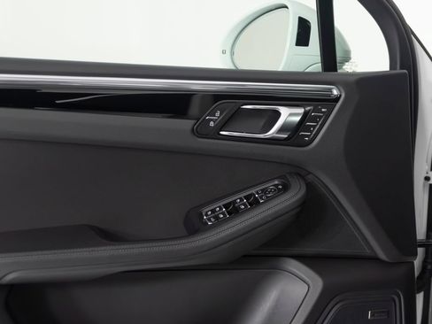 Certified 2026 Porsche Macan AWD/4WD image 20