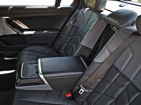 Used 2024 BMW 760i xDrive AWD/4WD image 18