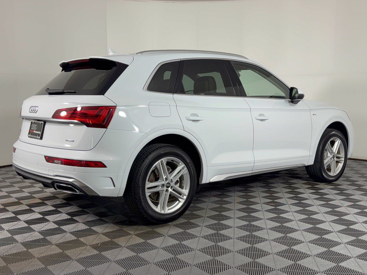 Used 2024 Audi Q5 e Premium w/ Convenience Package AWD/4WD image 9