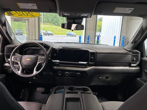 Used 2024 Chevrolet Silverado 1500 LT AWD/4WD image 11