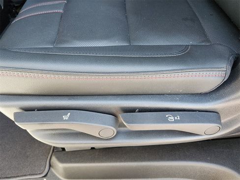 Used 2021 Chevrolet Suburban RST w/ Luxury Package image 13