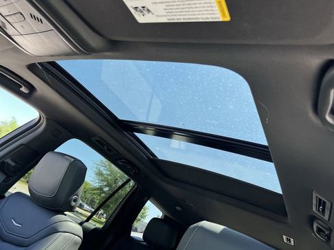 New 2025 Cadillac XT6 Luxury image 23