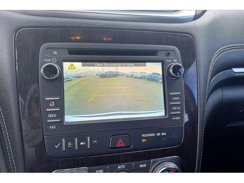 Used 2017 Chevrolet Traverse LT image 14