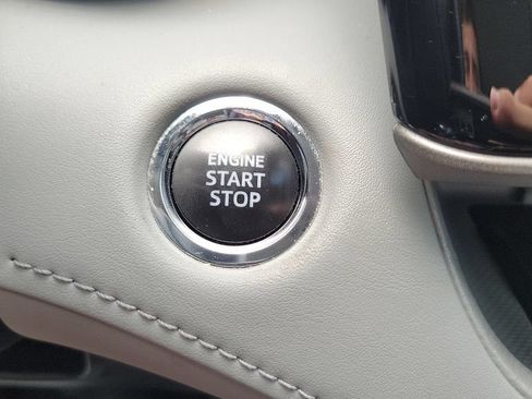 Used 2023 Toyota Highlander XLE FWD image 24