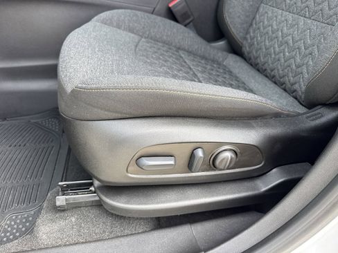 Used 2022 Chevrolet Equinox LT FWD image 18