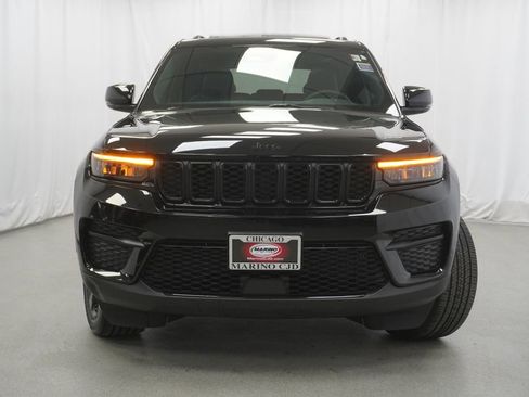 Used 2023 Jeep Grand Cherokee Altitude image 8