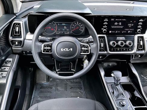 Used 2023 Kia Sorento LX FWD image 6