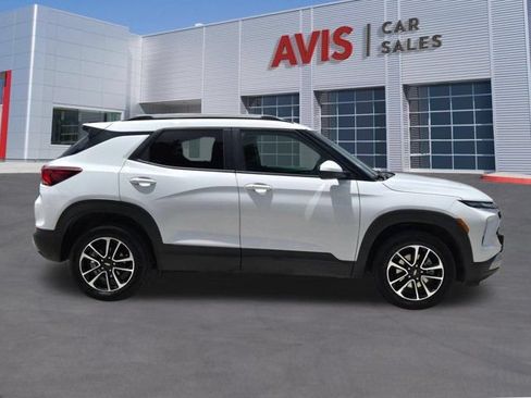 Used 2025 Chevrolet TrailBlazer LT AWD/4WD image 5