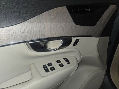 Used 2023 Volvo XC90 B6 Plus image 13