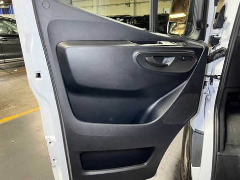 Used 2025 Mercedes-Benz Sprinter 2500 image 20
