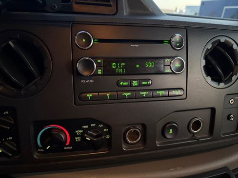 Used 2010 Ford E-350 and Econoline 350 XLT RWD image 20