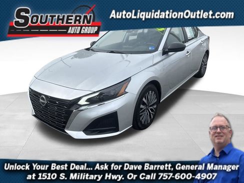 Used 2024 Nissan Altima 2.5 SV image 1