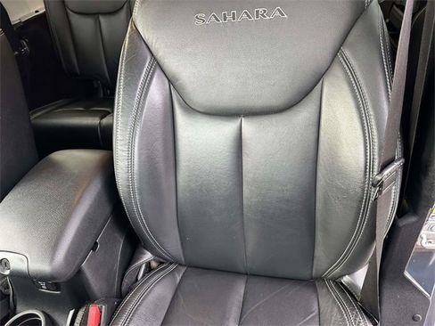 Used 2017 Jeep Wrangler Unlimited Sahara w/ Dual Top Group image 8