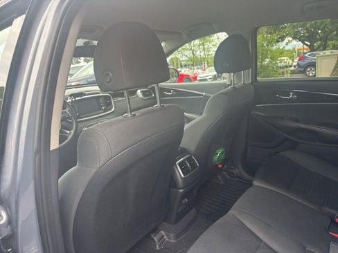 Used 2020 Kia Sorento L FWD image 18
