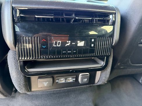 Used 2024 Jeep Wagoneer L 4WD image 27
