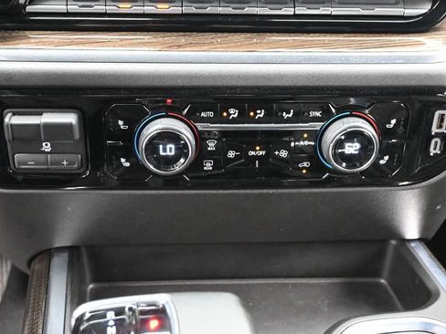 Used 2024 Chevrolet Silverado 1500 LT Trail Boss w/ LT Trail Boss Premium Package AWD/4WD image 15