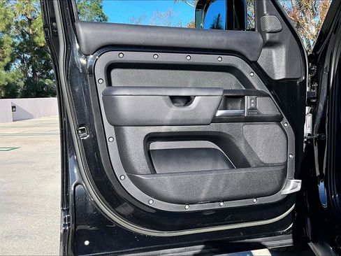 Used 2023 Land Rover Defender 110 V8 image 27