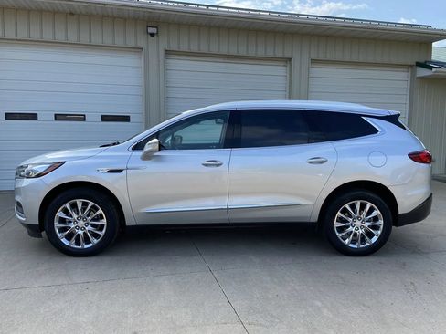 Used 2021 Buick Enclave Essence w/ Sound and Sites Package FWD image 4