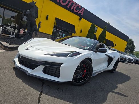 Used 2026 Chevrolet Corvette Z06 w/ Stealth Interior Trim Package RWD image 3