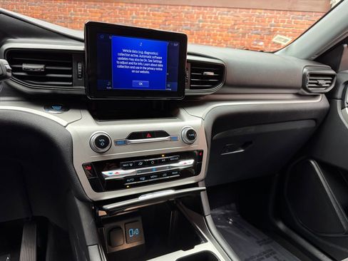 Used 2022 Ford Explorer XLT AWD/4WD image 19