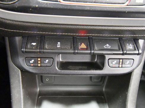 Used 2015 GMC Canyon SLT w/ Driver Alert Package image 26